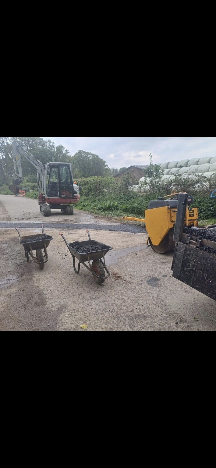 Final asphalt reinstatement over utility route