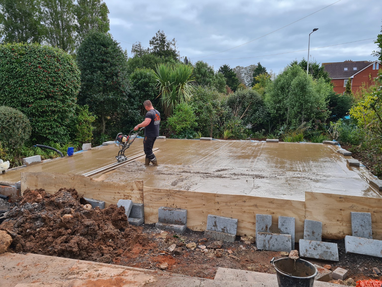 Concrete placement for reinforced slab